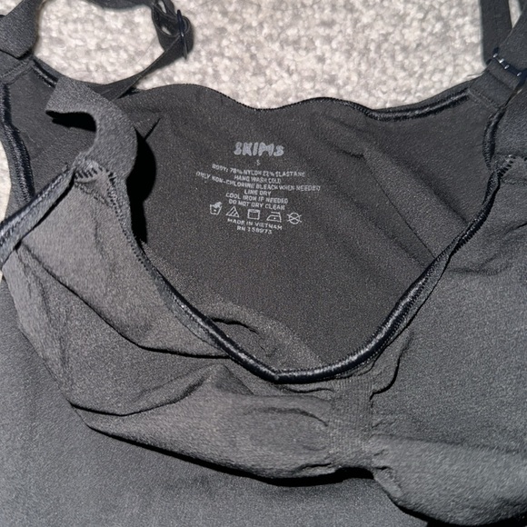 SKIMS Mid thigh bodysuit shapewear - Picture 2 of 3